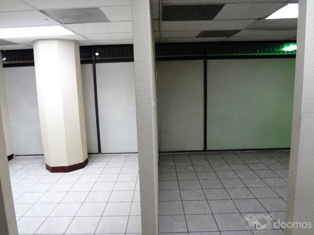 130 m2 de Oficinas En Venta En Zona 9 - Image 3