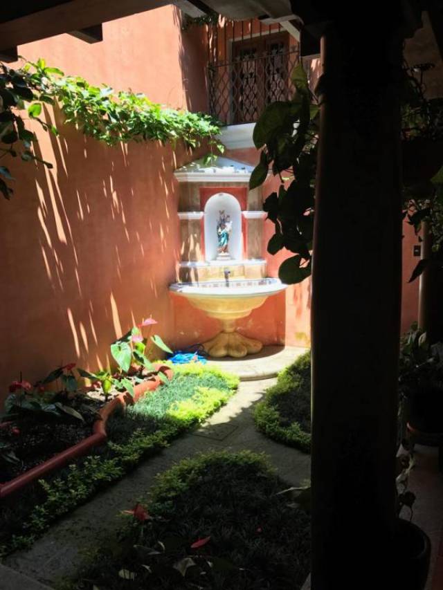 CityMax Antigua renta casa dentro de residencial de Antigua Guatemala! - Miniatura 2