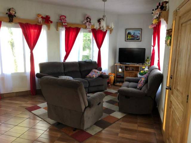 CityMax Antigua renta casa dentro de colonia en Chimaltenango! - Image 3