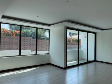 Apartamento en venta y renta zona 15 - Image 1