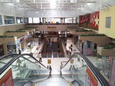 Locan 2o nivel Centro Comercial en zona 10 - Image 1
