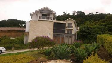 Se vende amplia casa en Exclusivo condomini en zona 16 - Image 1