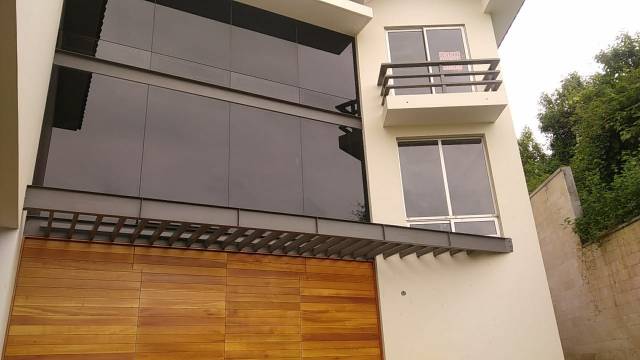 Se vende amplia casa en Exclusivo condomini en zona 16 - Miniatura 2