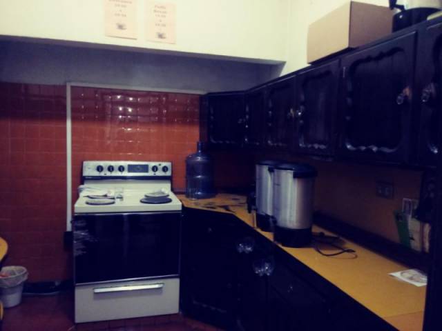 RENTO EDIFICIO DE 12 ESPACIOS Y 3 BAÑOS. CITYMAX ANTIGUA! - Image 3