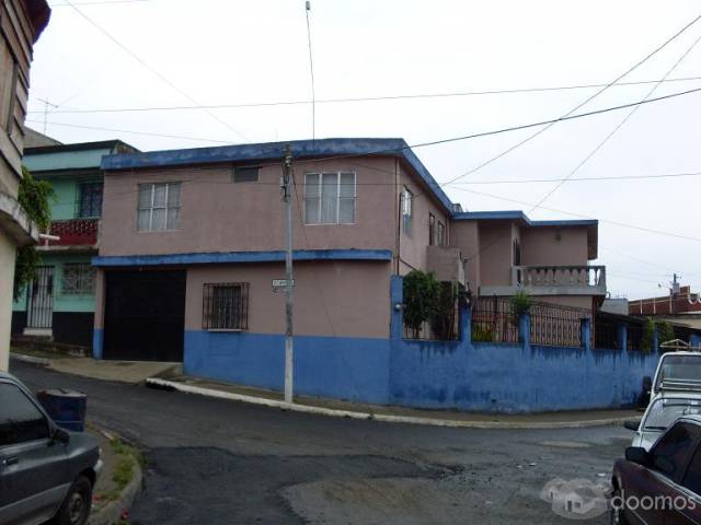 Remato casa grande con dos apartamentos independientes - Image 4