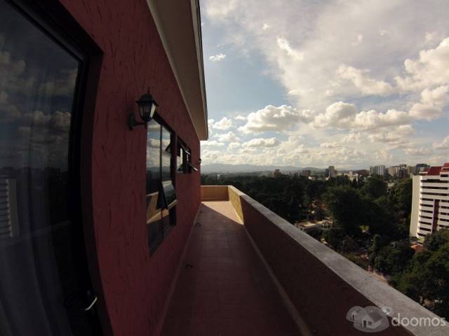 ALQUILO: Penthouse en Santorini zona 14 - Image 1