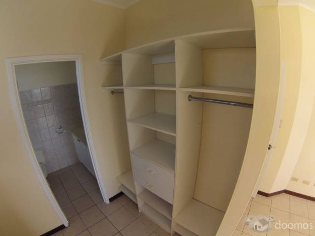 ALQUILO: Penthouse en Santorini zona 14 - Miniatura 7