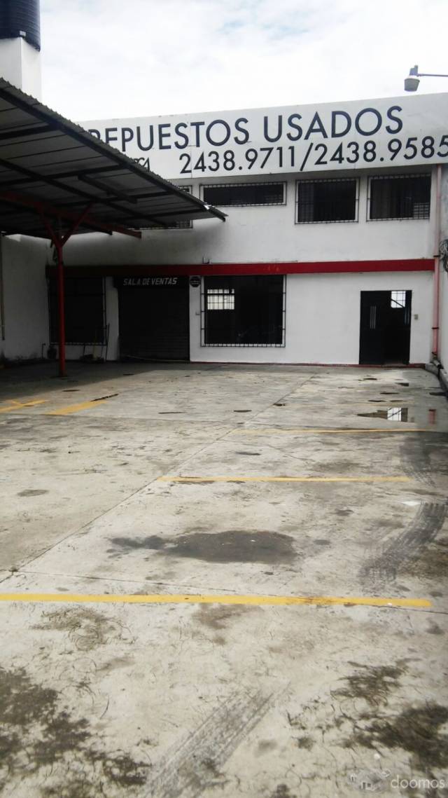 Alquilo Oficinas con bodegas y amplio estacionamiento - Image 1