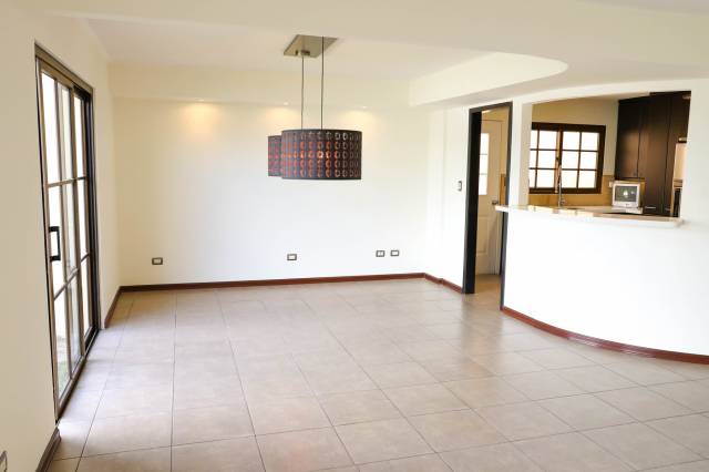 Renta Casa Zona 16 Vista Hermosa IV - Image 3