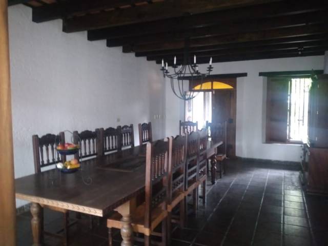 Rento casa comercial ideal para hotel o institución en Antigua Guatemala - Image 4