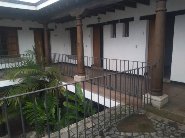 Rento casa comercial ideal para hotel o institución en Antigua Guatemala - Miniatura 7