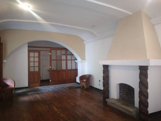 Rento casa comercial ideal para hotel o institución en Antigua Guatemala - Miniatura 8