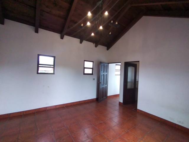VENDO PRECIOSA CASA DE CONDOMINIO EN CIUDAD VIEJA SACATEPÉQUEZ - Miniatura 6