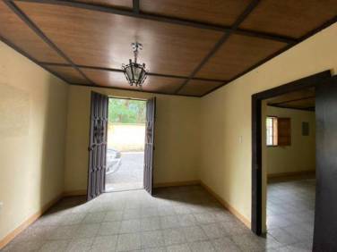 CityMax Antigua renta casa con uso comercial en Antigua Guatemala - Image 1