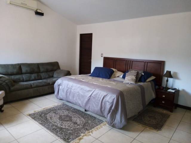 Excelente Precio Casa en Venta zona 16 Kanajuyù - Image 3