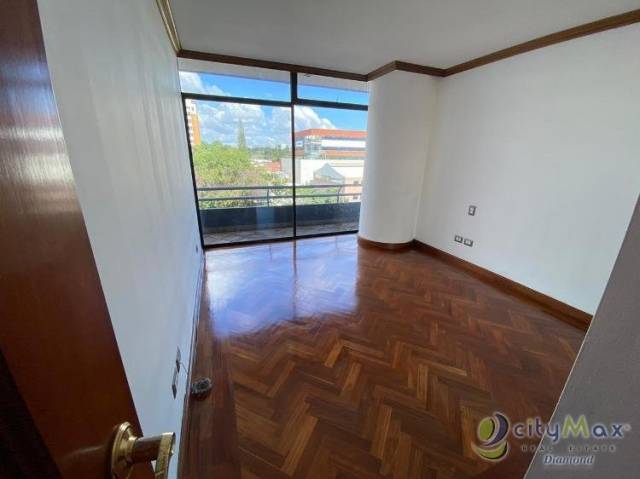 Renta Apartamento zona 14 cercano a Avenida Las Amèricas - Image 2