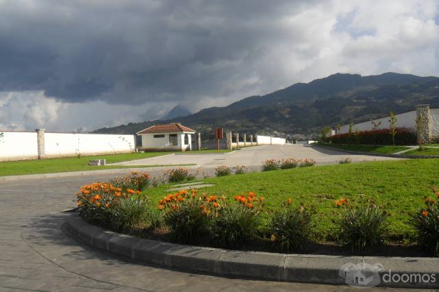 Lotes en elegantes condominios en Xela. - Image 2