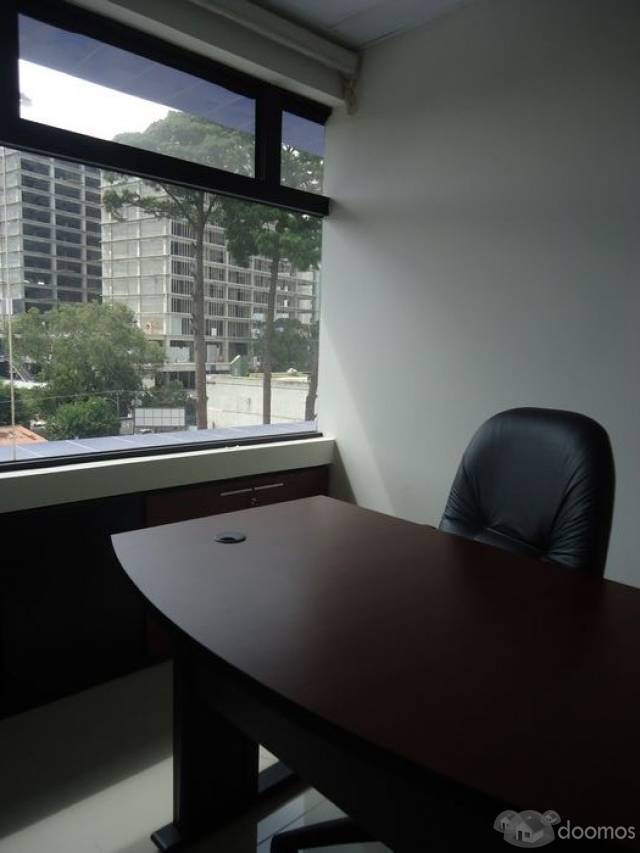 OFICINA AMUEBLADA EN RENTA EN ZONA 10 - Miniatura 6