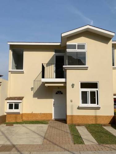 CityMax Antigua renta casa nueva en residencial de Santiago Sacatepéquez - Image 1
