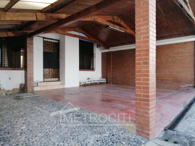 Amplia casa en renta en Z15 - Image 1
