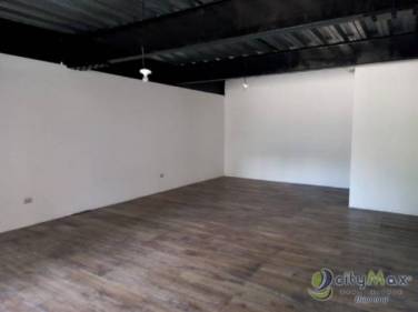 Renta de local comercial en excelente ubicación en zona 10 - Image 1