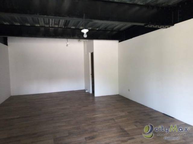 Renta de local comercial en excelente ubicación en zona 10 - Image 2