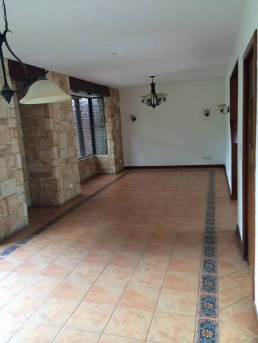 Renta de casa en condominio en zona 16 Kanajuyú - Image 1