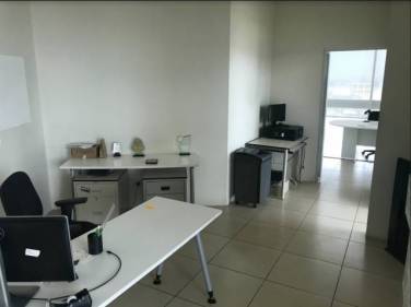 Venta Oficina en Edificio Scena CAES - Image 1