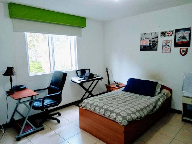 Excelente Precio de casa en venta zona 16 - Image 1