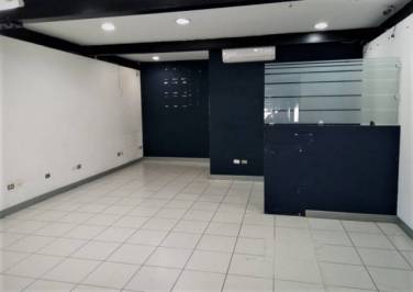 Renta local comercial, excelente ubicaciòn en zona 10 - Image 1