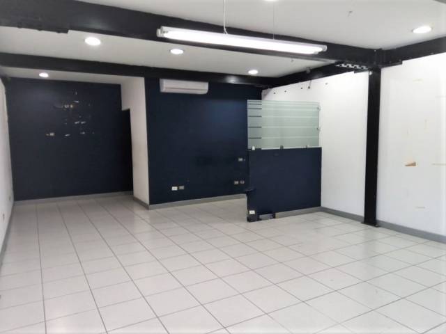 Renta local comercial, excelente ubicaciòn en zona 10 - Image 3