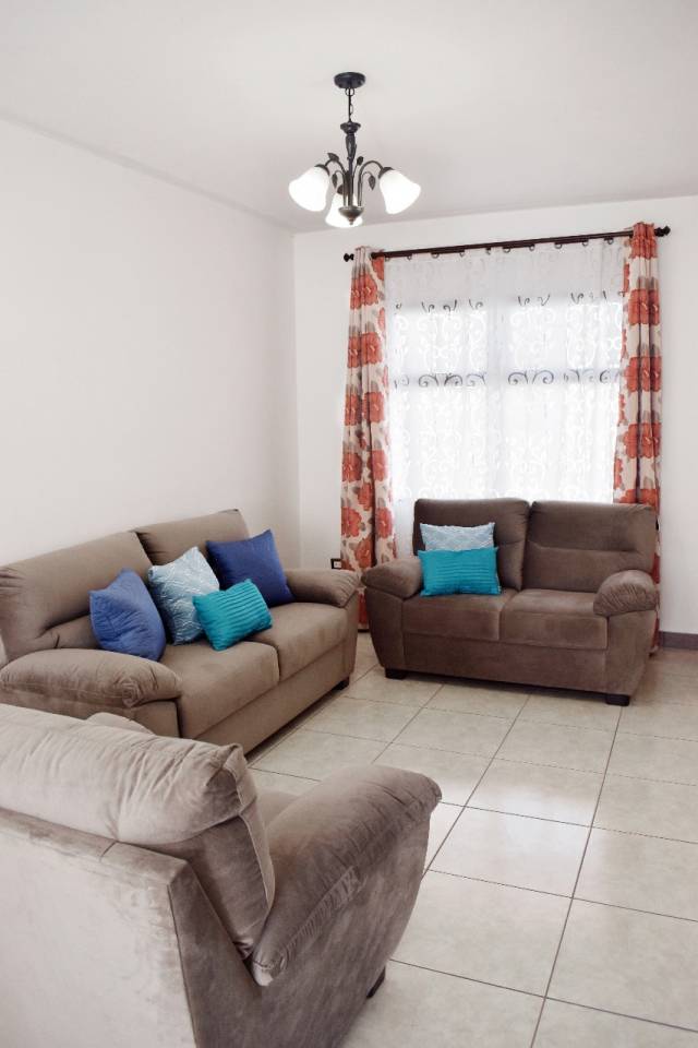 Vendo Casa Portar de las Rosas San Miguel Dueñas, Sacatepéquez - Image 2