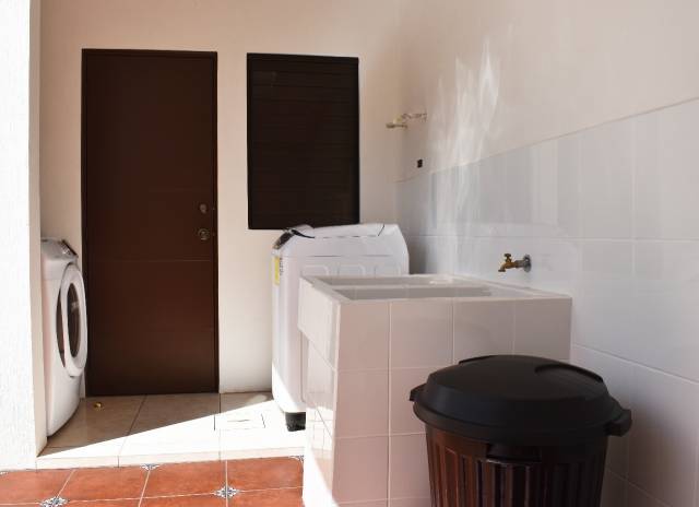 Vendo Casa Portar de las Rosas San Miguel Dueñas, Sacatepéquez - Image 5