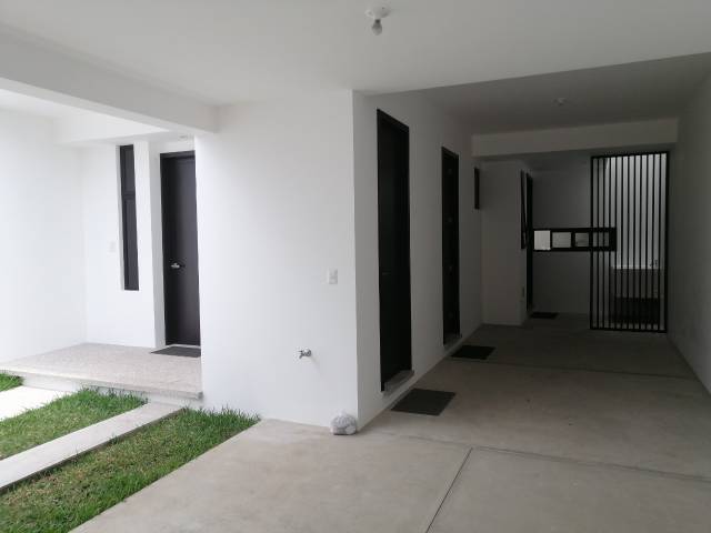 MODERNA CASA PARA ESTRENAR EN VENTA EN ZONA 15 - Image 2