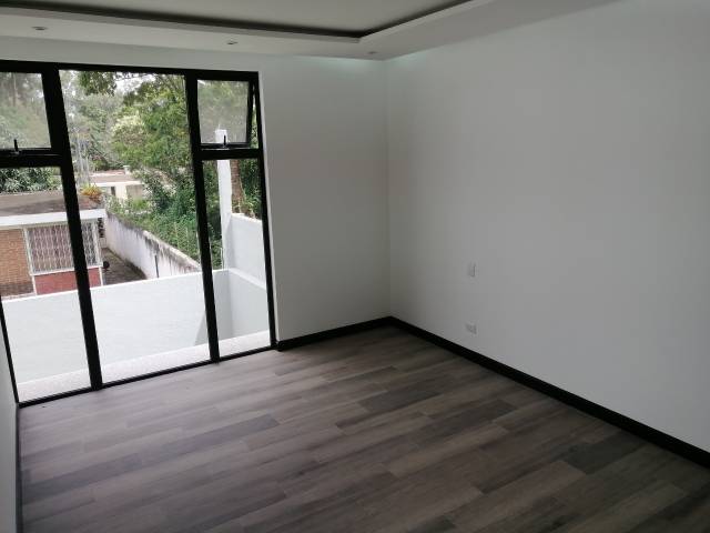 MODERNA CASA PARA ESTRENAR EN VENTA EN ZONA 15 - Miniatura 6