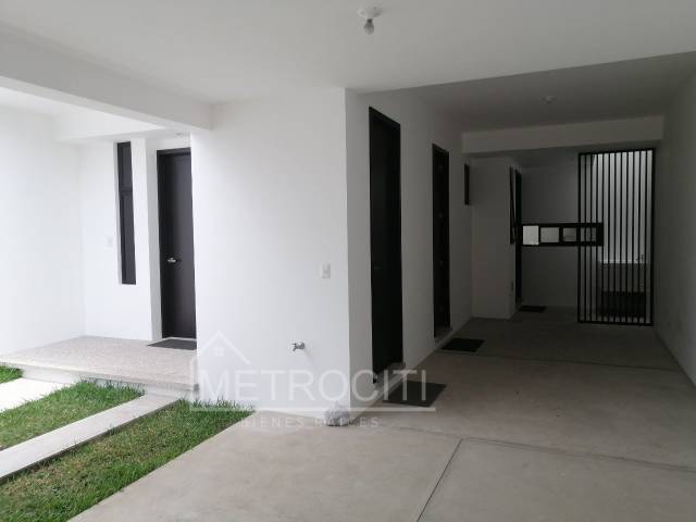 MODERNA CASA PARA ESTRENAR EN VENTA EN ZONA 15 - Miniatura 2