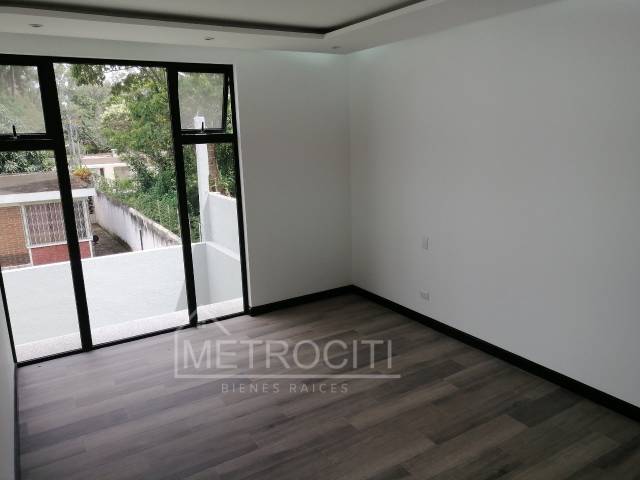 MODERNA CASA PARA ESTRENAR EN VENTA EN ZONA 15 - Miniatura 6