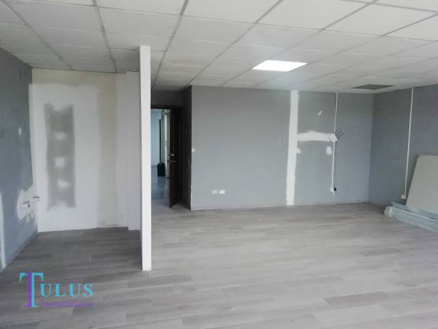 Oficina en renta en zona 10 Guatemala - Miniatura 2