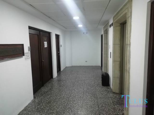 Oficina en renta en zona 10 Guatemala - Miniatura 3