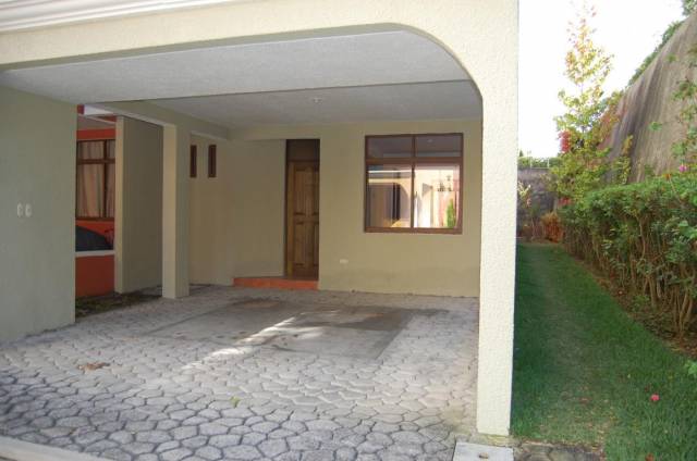 CityMax Antigua vende casa en residencial de San Lucas - Miniatura 7