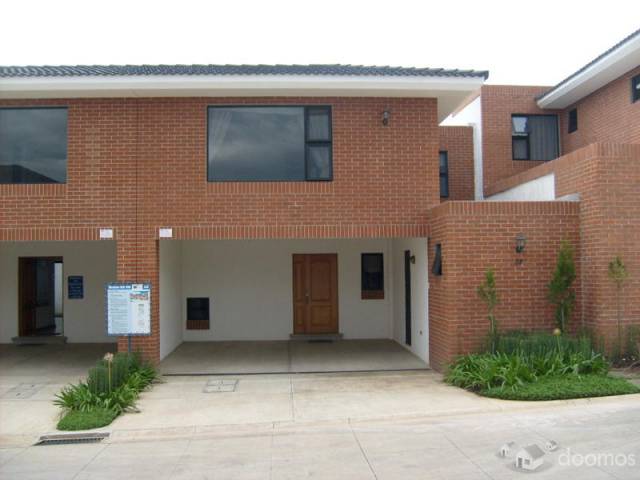 VENDO casa en LAS CHARCAS ZONA 11