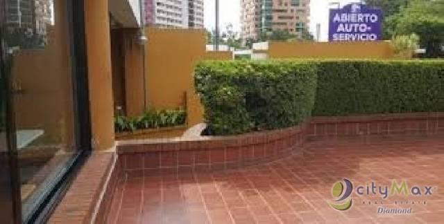 Venta de local en zona 14 sobre calle altamente transitada - Image 3