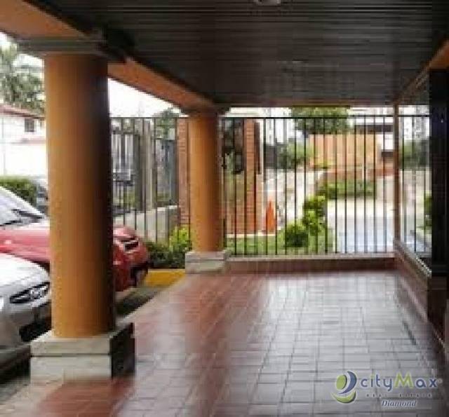 Venta de local en zona 14 sobre calle altamente transitada - Image 4