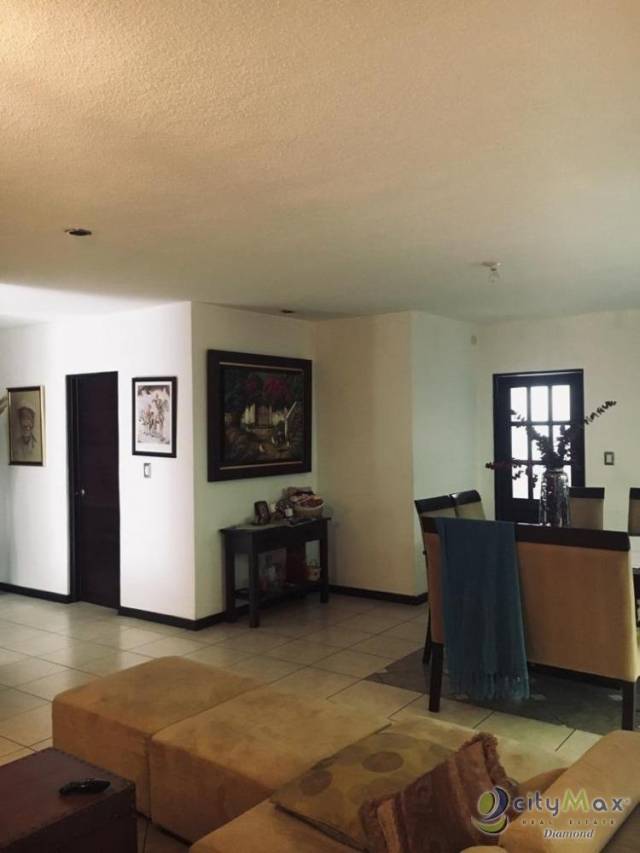 Venta Casa ubicada en área de Kanajuyú zona 16 - Image 2