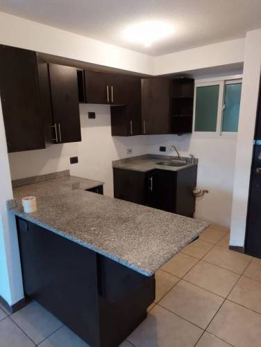 Renta Apartamento en zona 11 en Torre Mariscal - Image 1