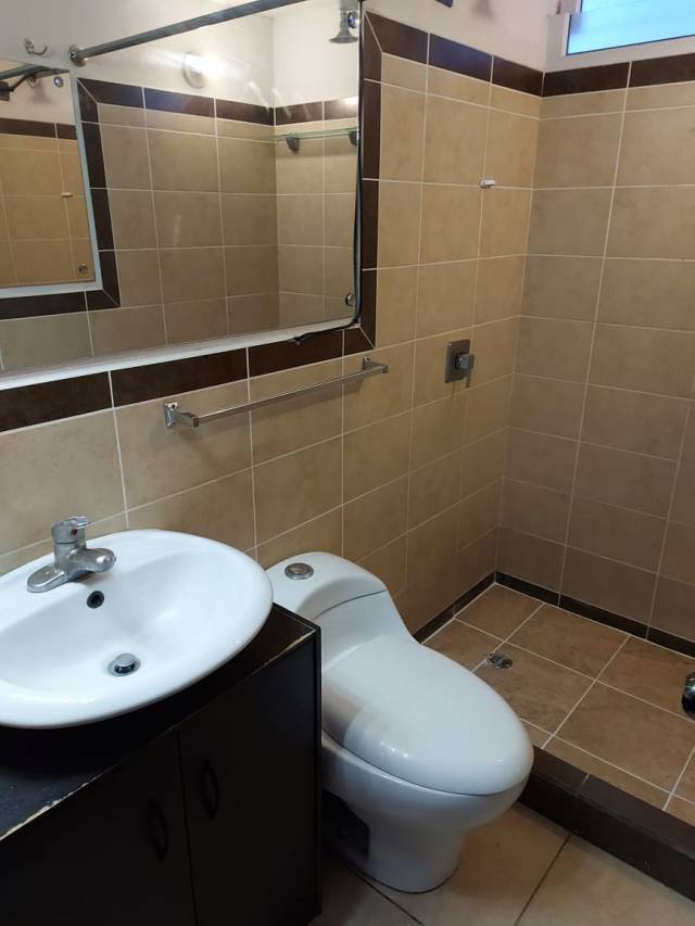 Renta Apartamento en zona 11 en Torre Mariscal - Image 5