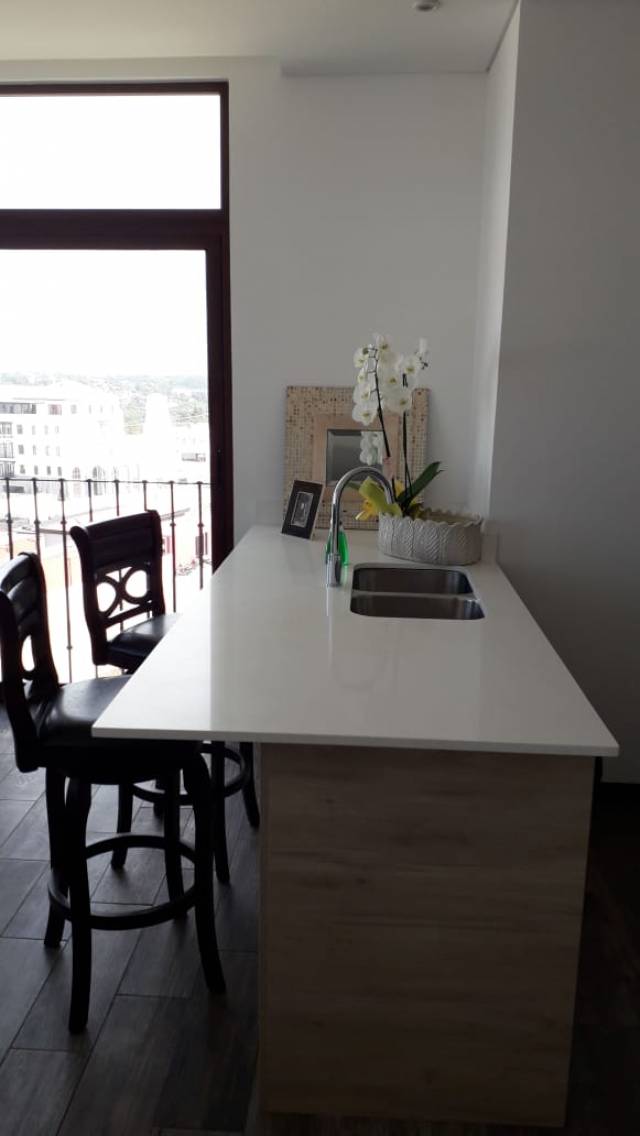 Alquiler apartamento amueblado en Lirios de Cayalá zona 16 - Image 5