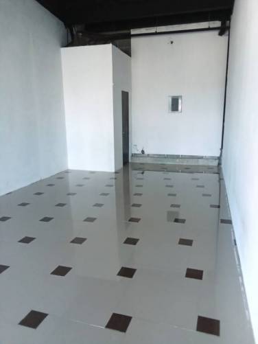 Alquiler local comercial zona 16 dentro de plaza de alta afluencia