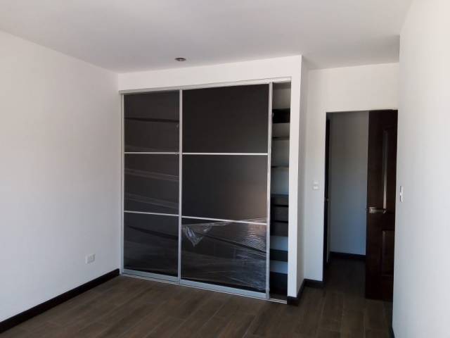 Alquiler apartamento nuevo en zona 16 - Image 3