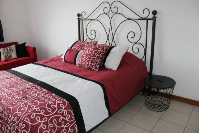 Alquiler apartamento amueblado en zona 14, ideal parejas y solteros - Image 2